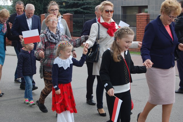 3 Maja uczcili polonezem (fotorelacja)
