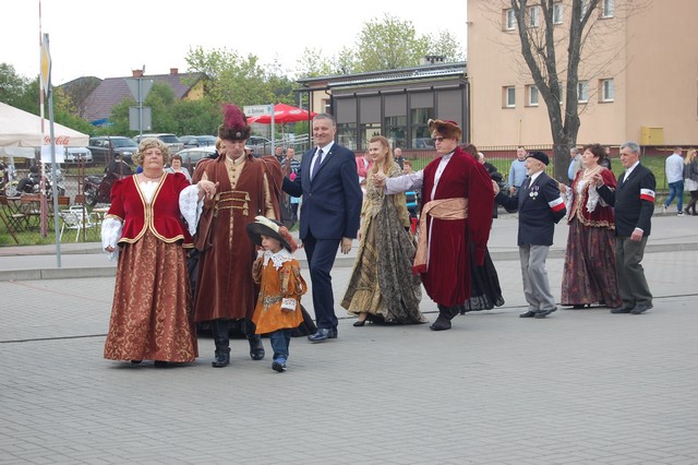 3 Maja uczcili polonezem (fotorelacja)