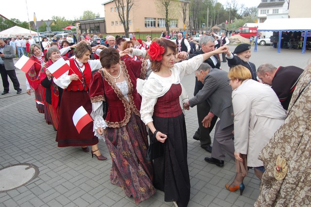 3 Maja uczcili polonezem (fotorelacja)