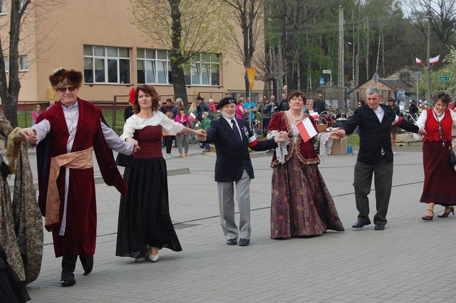 3 Maja uczcili polonezem (fotorelacja)