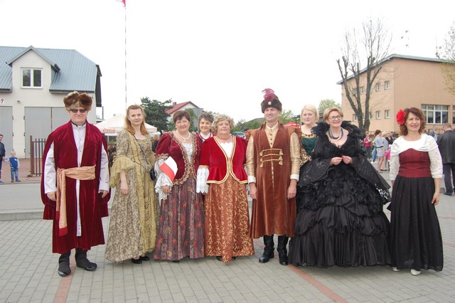 3 Maja uczcili polonezem (fotorelacja)