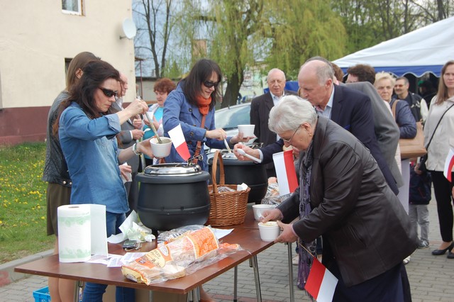 3 Maja uczcili polonezem (fotorelacja)