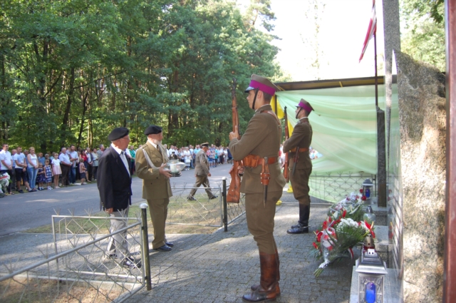 Jak co roku, w lesie unińskim... (galeria zdjęć)