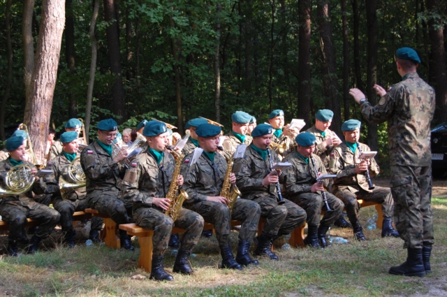 Jak co roku, w lesie unińskim... (galeria zdjęć)