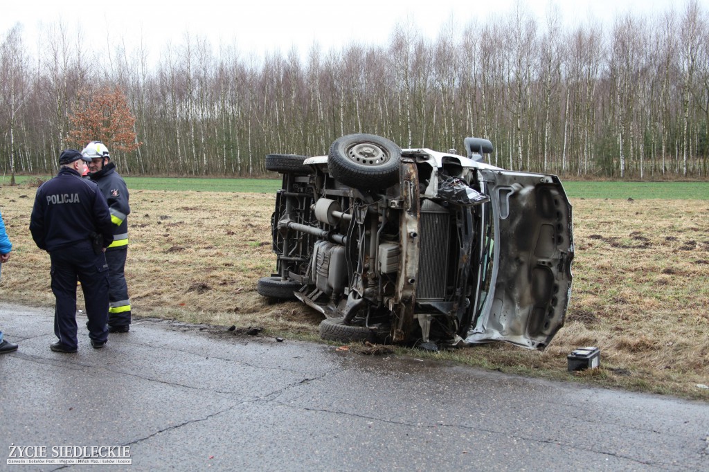 Kurier nie dojechał z paczką, bo dachował