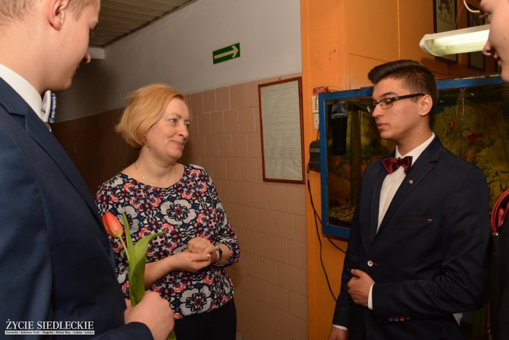 Miętne: były kwiaty i moc życzeń dla pań