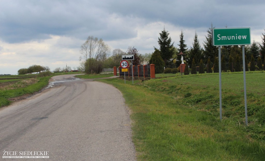 Z Sokołowa do Paprotni dziurawym asfaltem
