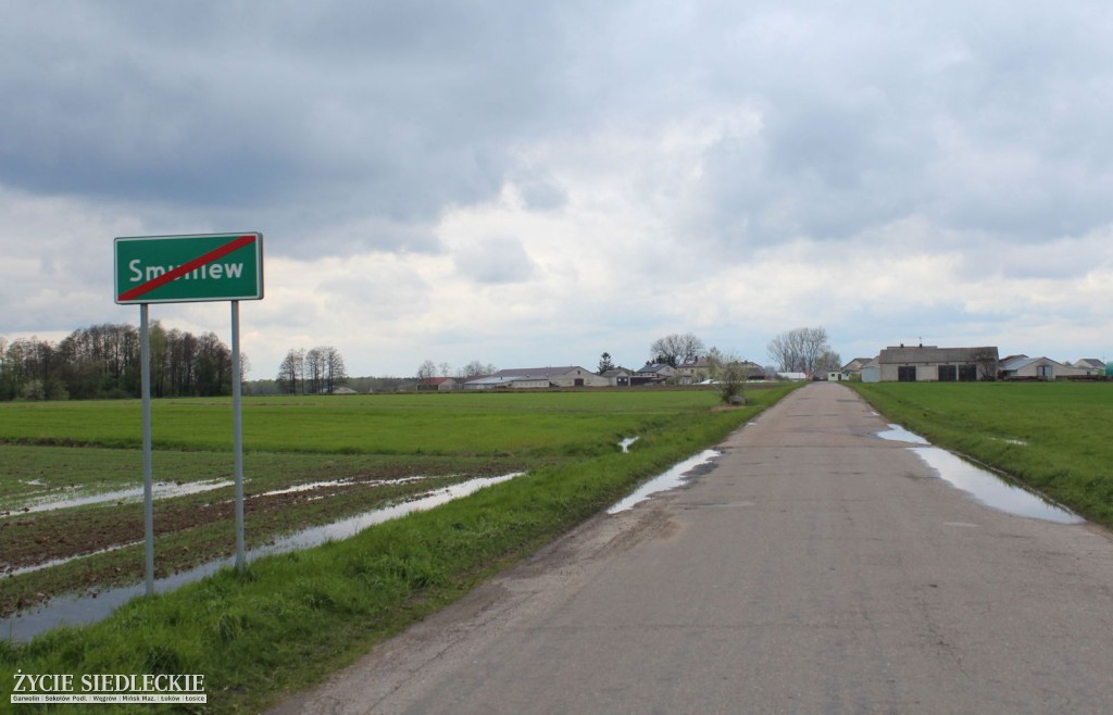 Z Sokołowa do Paprotni dziurawym asfaltem