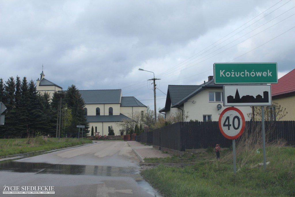 Z Sokołowa do Paprotni dziurawym asfaltem