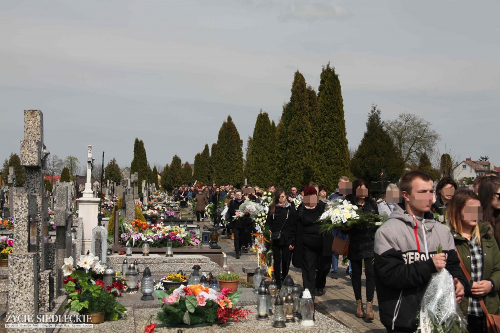 Kilkaset osób pożegnało 18-letnią Kasię