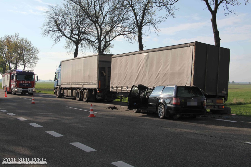 Wypadek na „dwójce”. Kierowca w szpitalu.