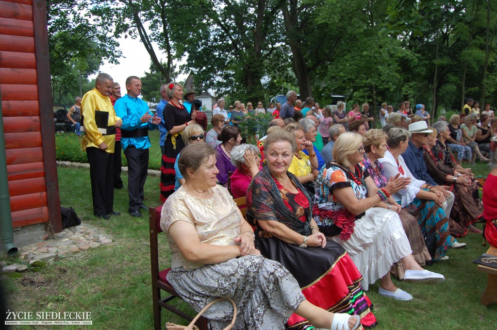 Jadą wozy kolorowe Wodyniami…
