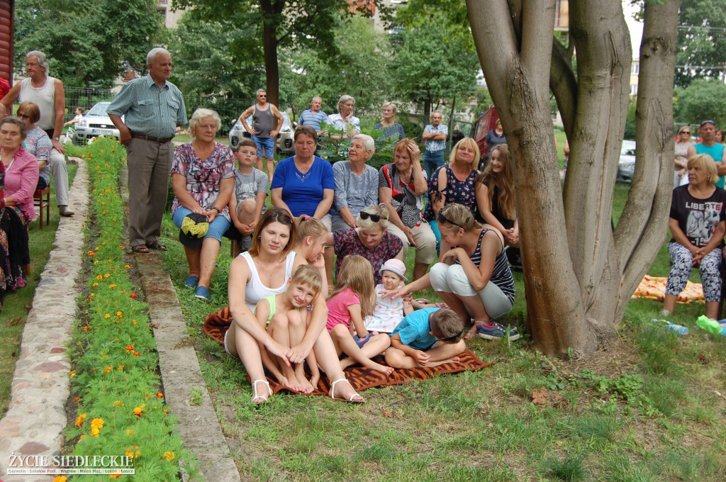 Jadą wozy kolorowe Wodyniami…