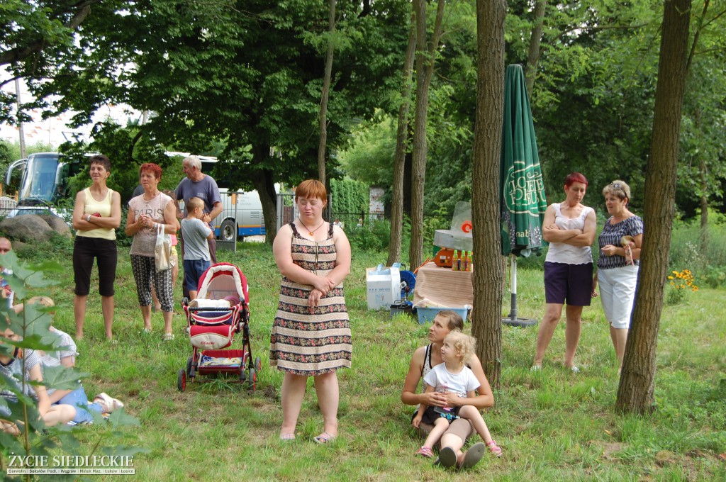 Jadą wozy kolorowe Wodyniami…