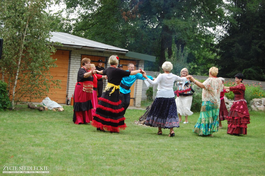 Jadą wozy kolorowe Wodyniami…