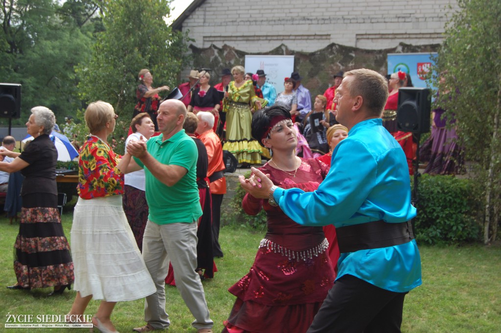 Jadą wozy kolorowe Wodyniami…