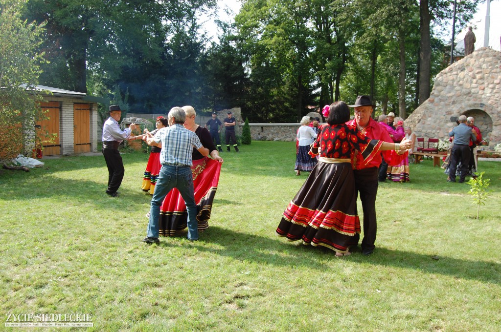 Jadą wozy kolorowe Wodyniami…