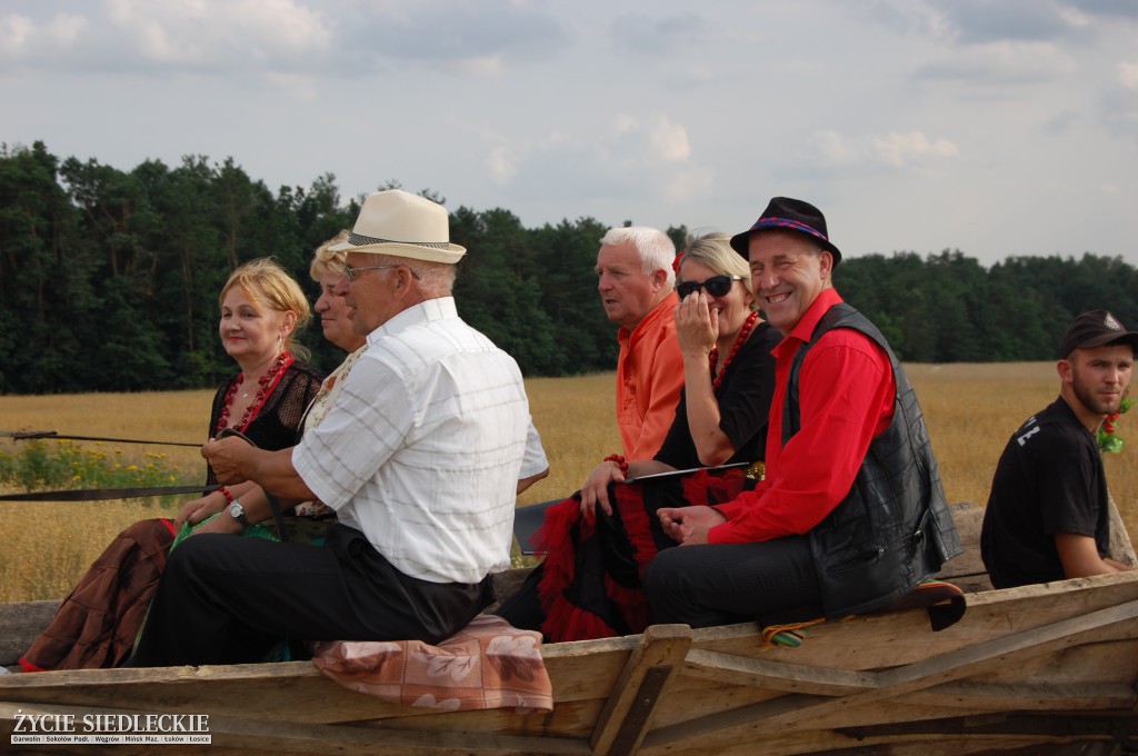 Jadą wozy kolorowe Wodyniami…