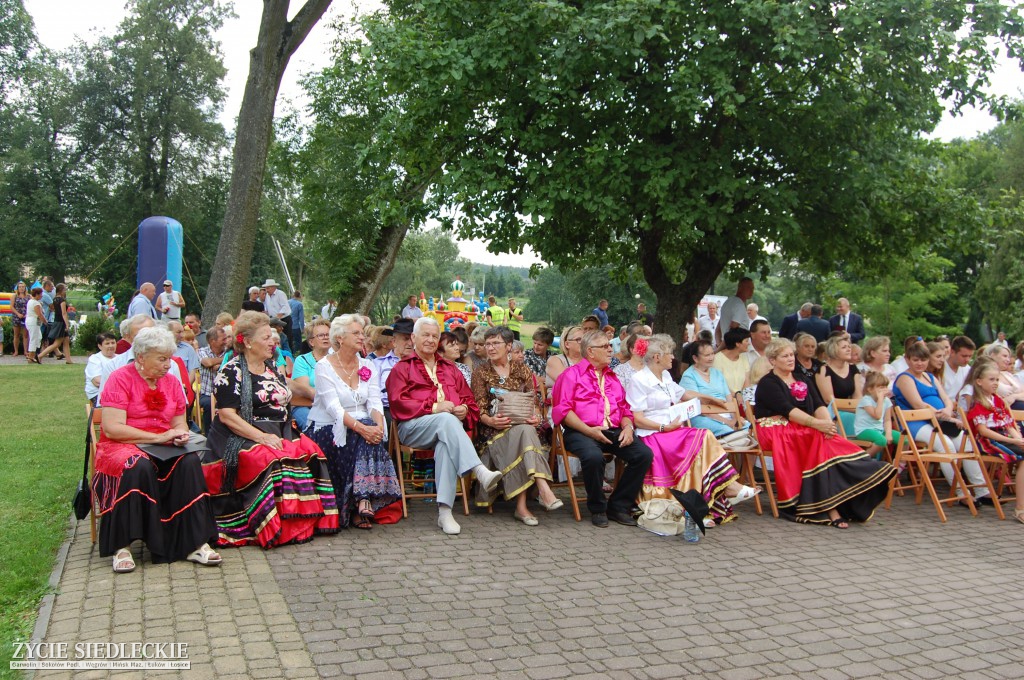 Jadą wozy kolorowe Wodyniami…