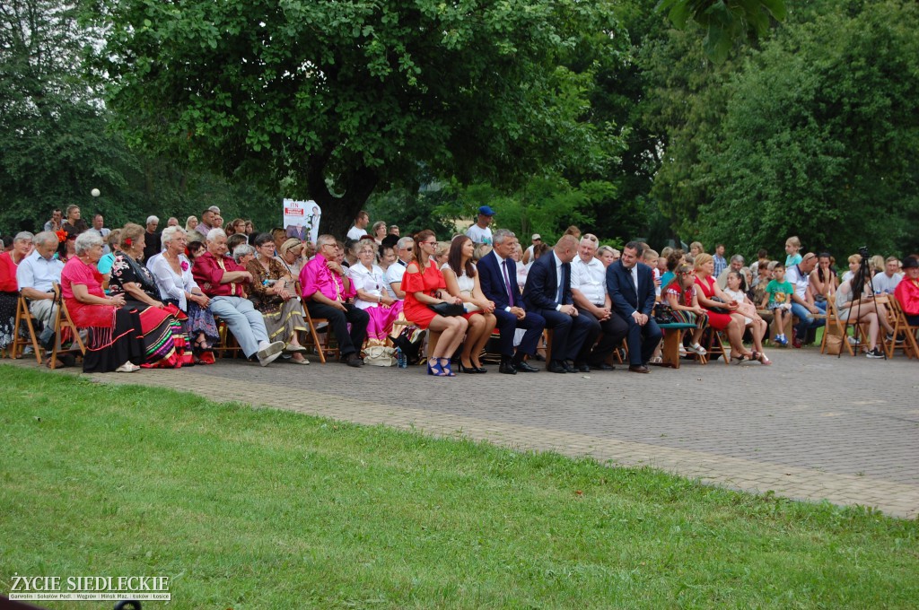 Jadą wozy kolorowe Wodyniami…
