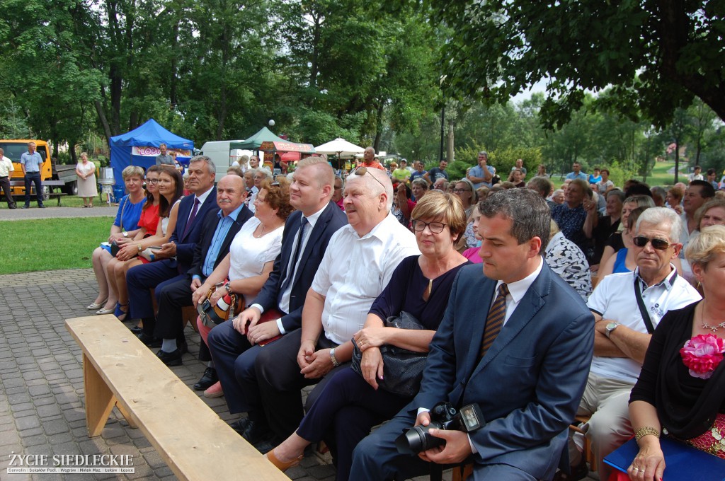 Jadą wozy kolorowe Wodyniami…