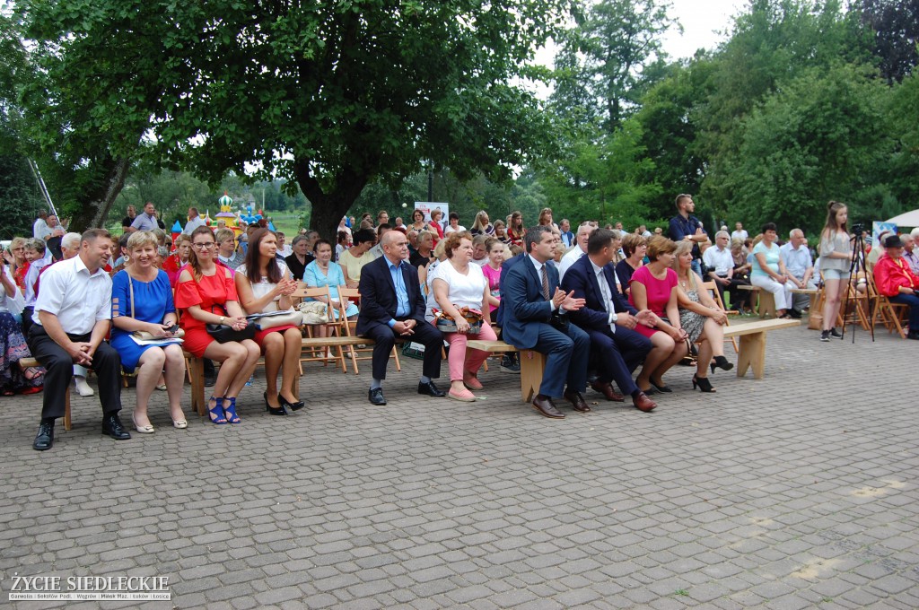 Jadą wozy kolorowe Wodyniami…