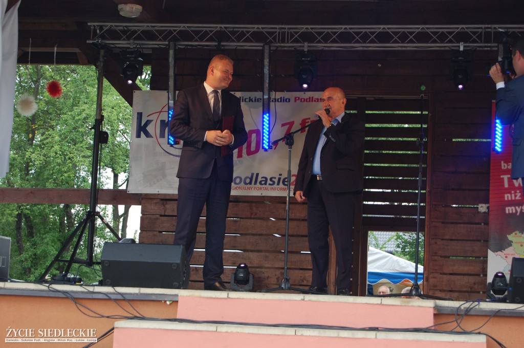 Jadą wozy kolorowe Wodyniami…