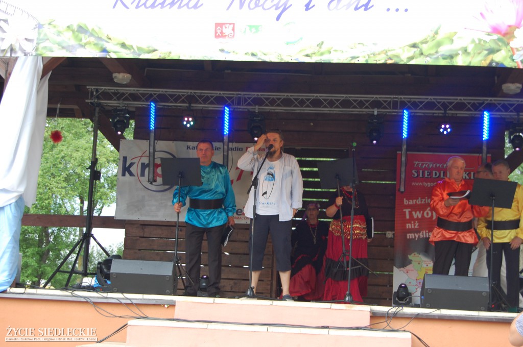 Jadą wozy kolorowe Wodyniami…
