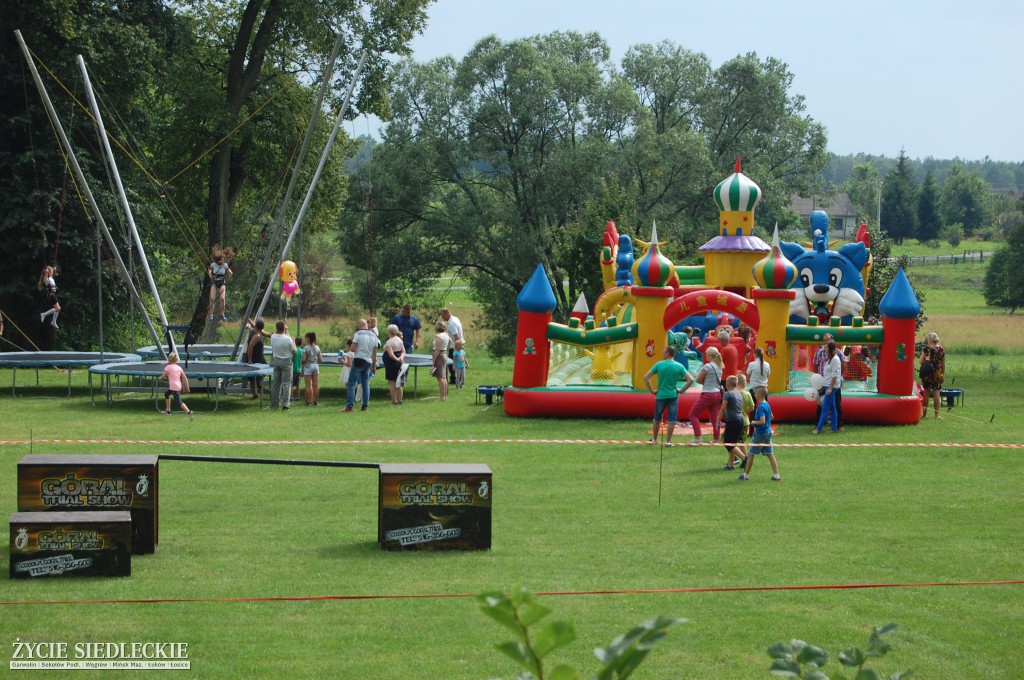 Jadą wozy kolorowe Wodyniami…
