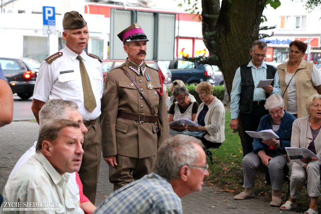 Wspólne śpiewanie pieśni patriotycznych