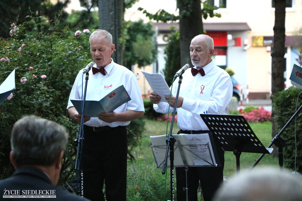 Wspólne śpiewanie pieśni patriotycznych