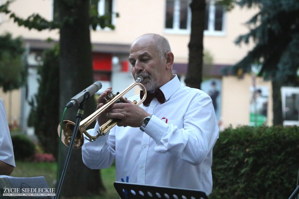 Wspólne śpiewanie pieśni patriotycznych