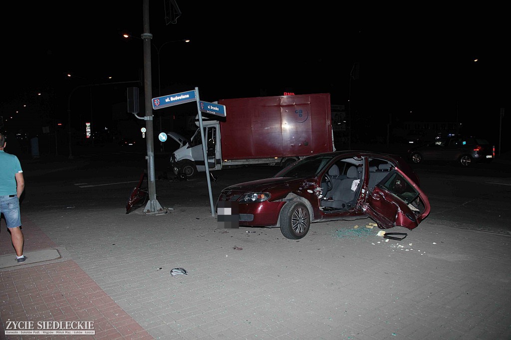 Groźny wypadek na skrzyżowaniu w Siedlcach