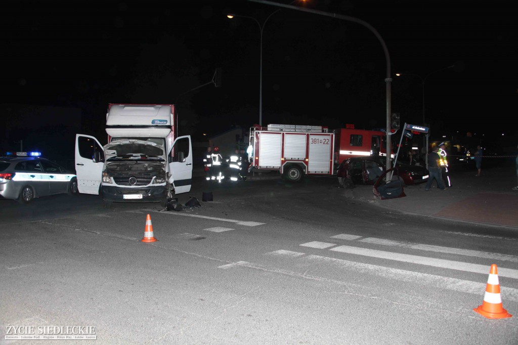 Groźny wypadek na skrzyżowaniu w Siedlcach
