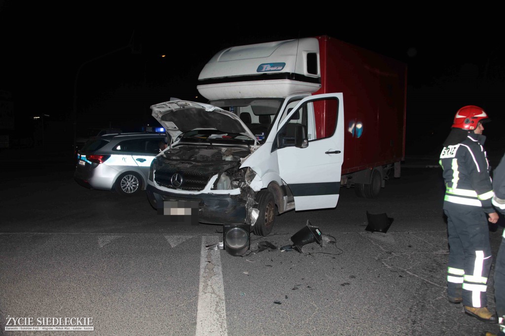 Groźny wypadek na skrzyżowaniu w Siedlcach