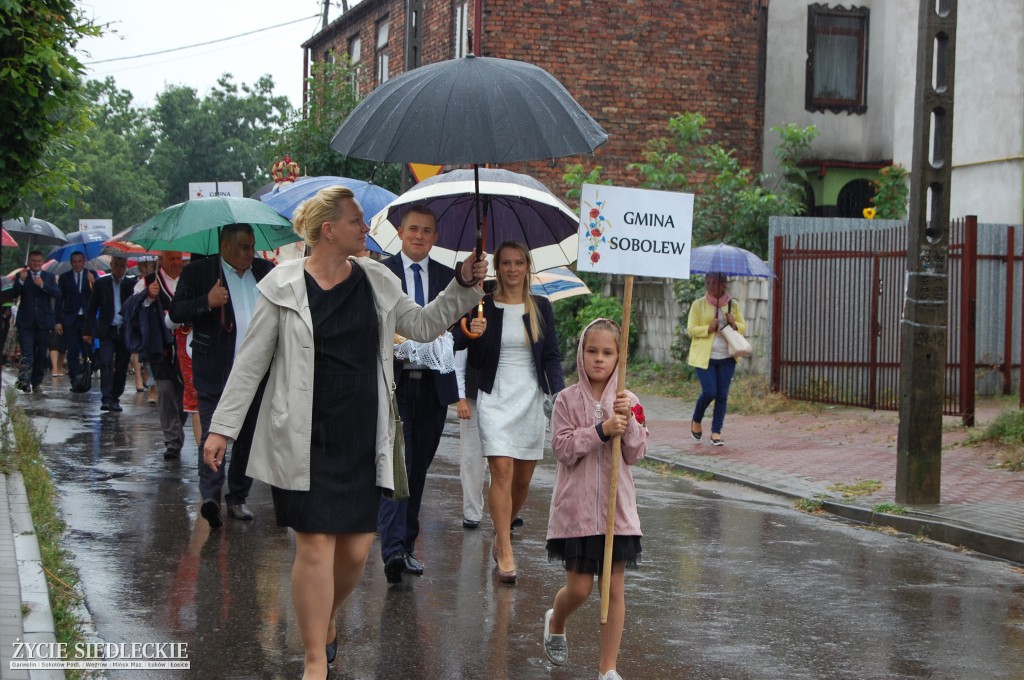 Święto plonów w strugach deszczu