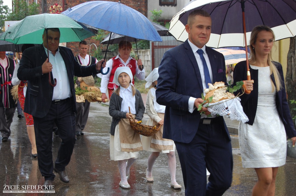 Święto plonów w strugach deszczu