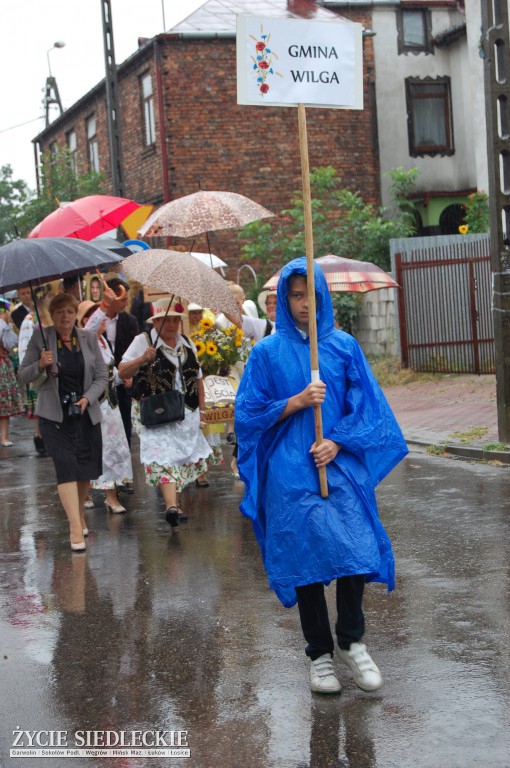 Święto plonów w strugach deszczu