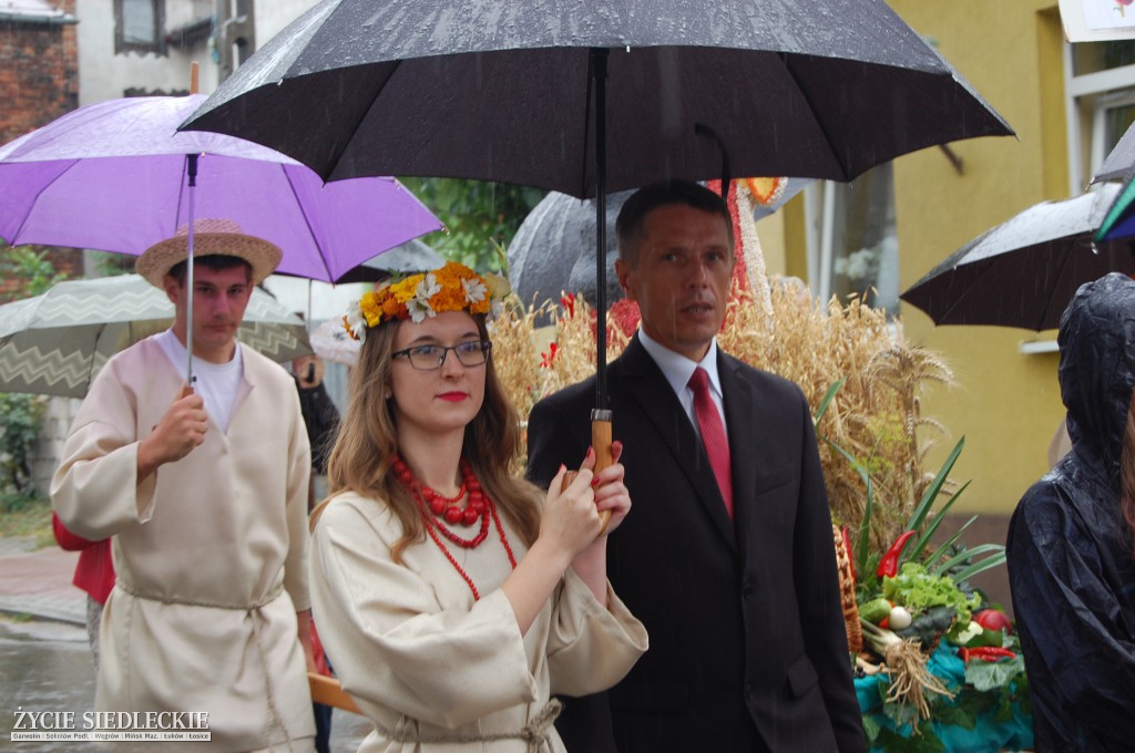 Święto plonów w strugach deszczu