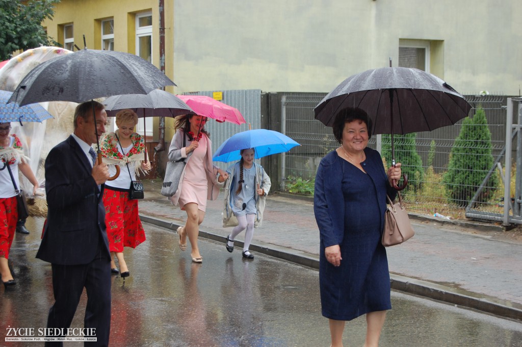 Święto plonów w strugach deszczu