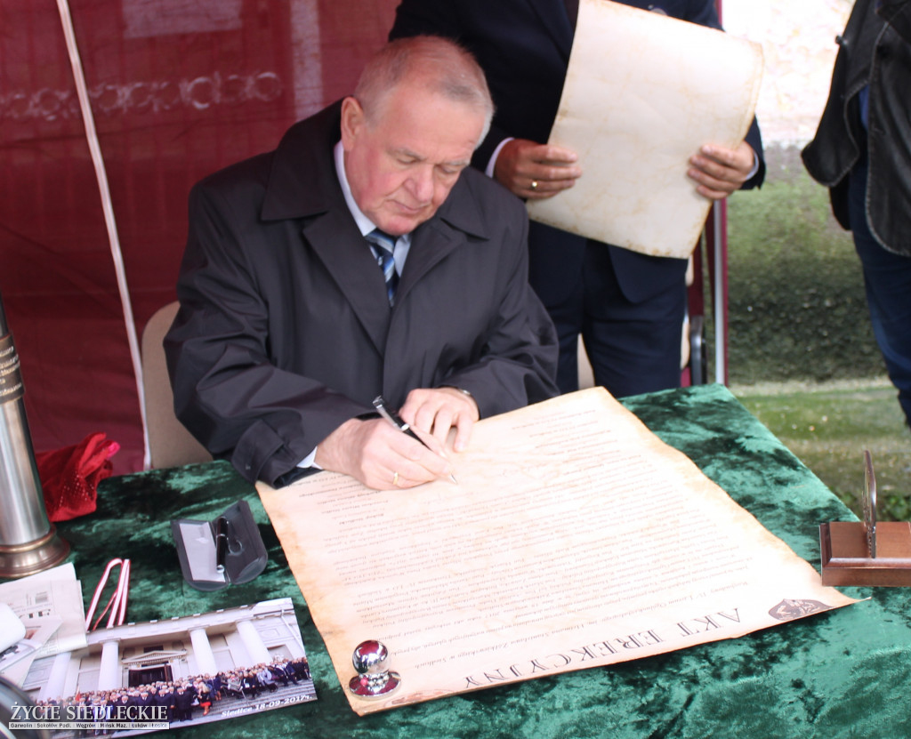 Podpisanie aktu erekcyjnego