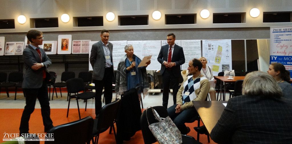 Debatowali na temat lokalnych symboli