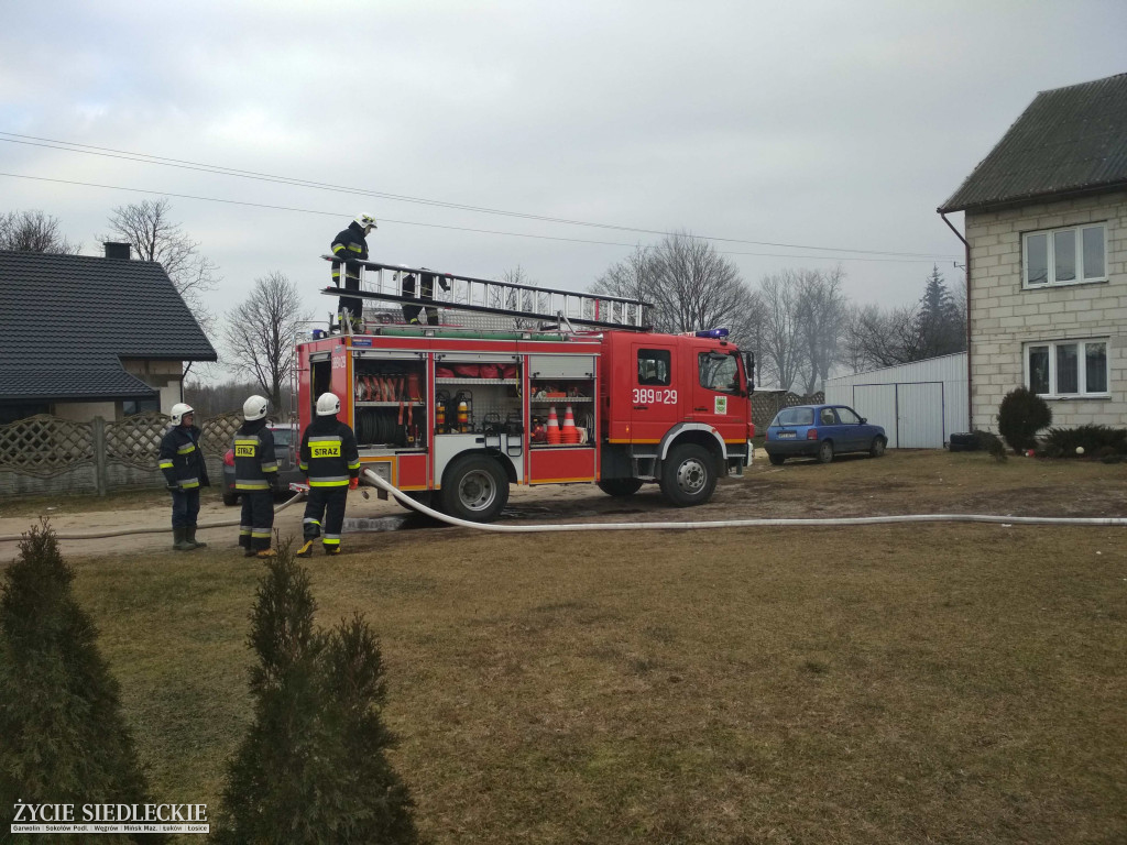 Zapalił się drewniany dom