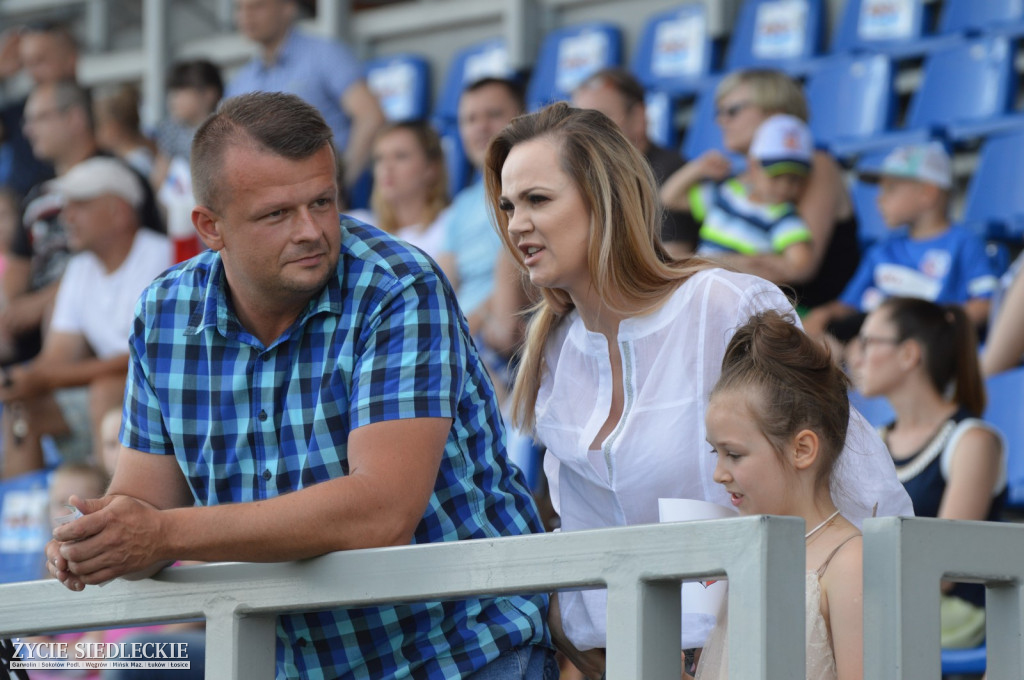 Wielki mecz zawodowców z artystami