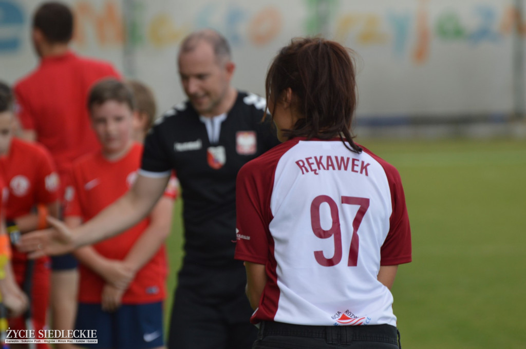 Wielki mecz zawodowców z artystami