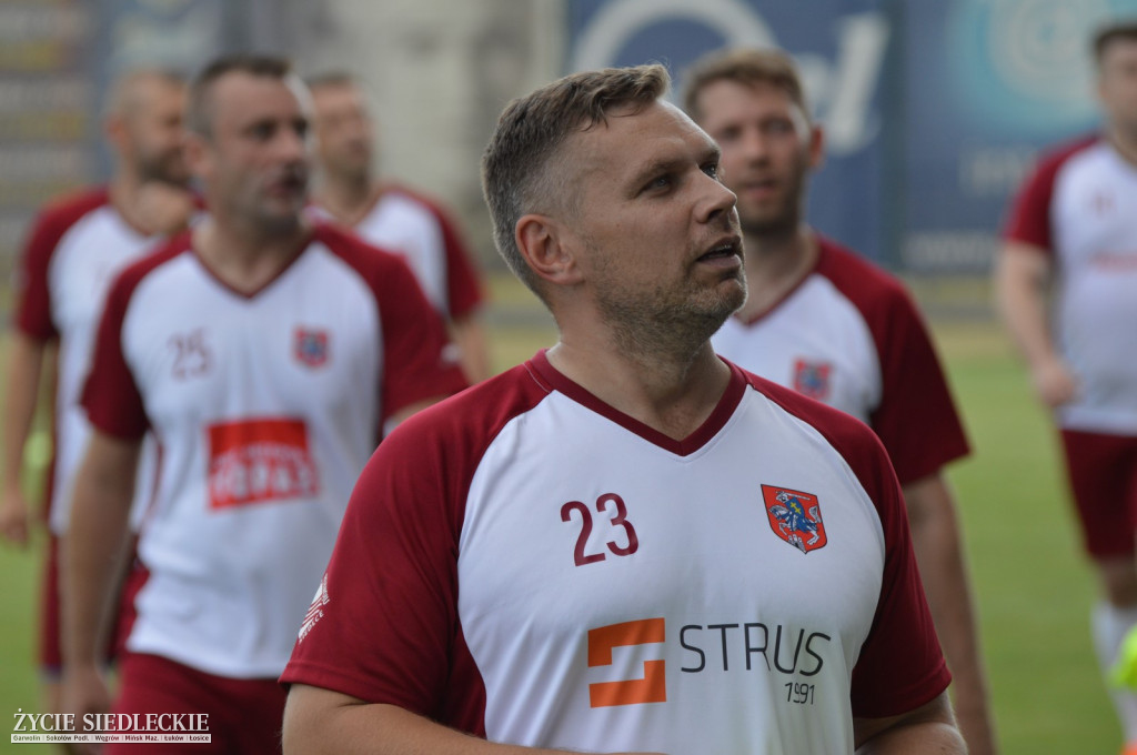 Wielki mecz zawodowców z artystami