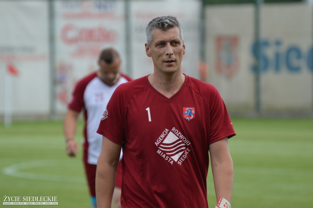 Wielki mecz zawodowców z artystami