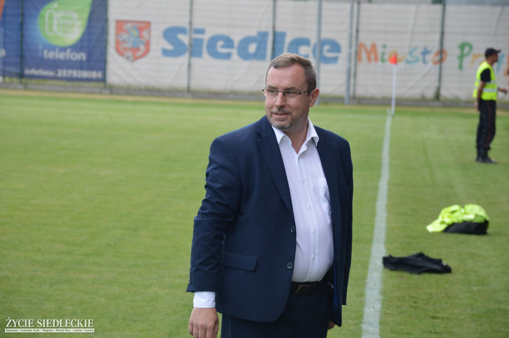 Wielki mecz zawodowców z artystami