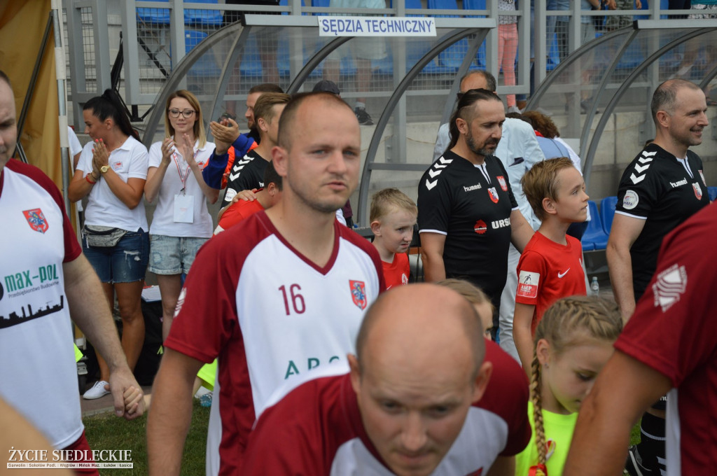 Wielki mecz zawodowców z artystami