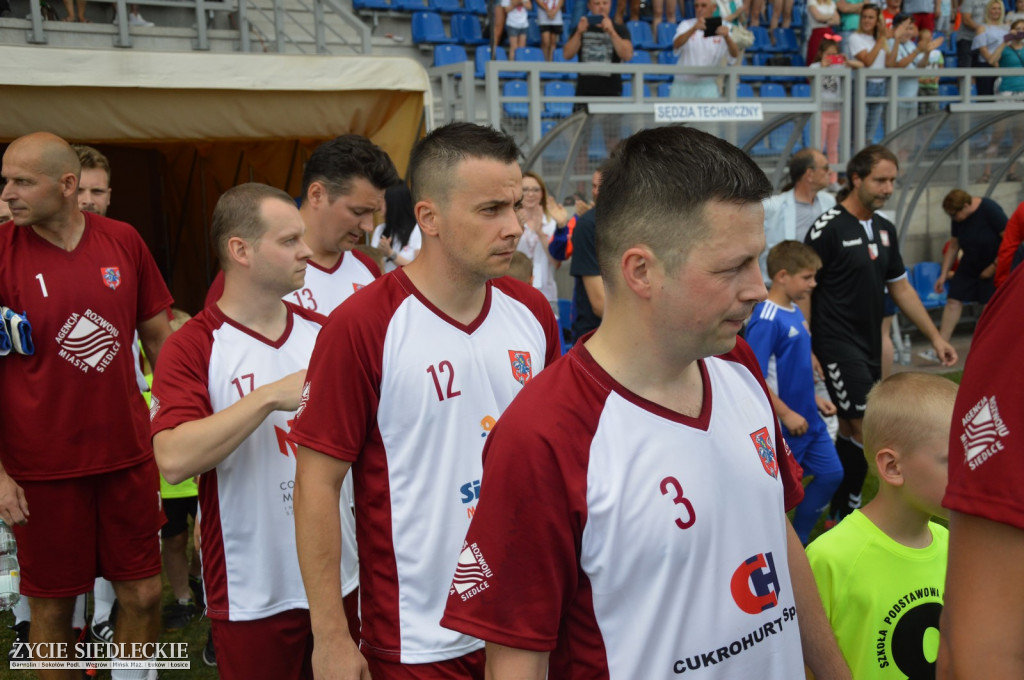 Wielki mecz zawodowców z artystami